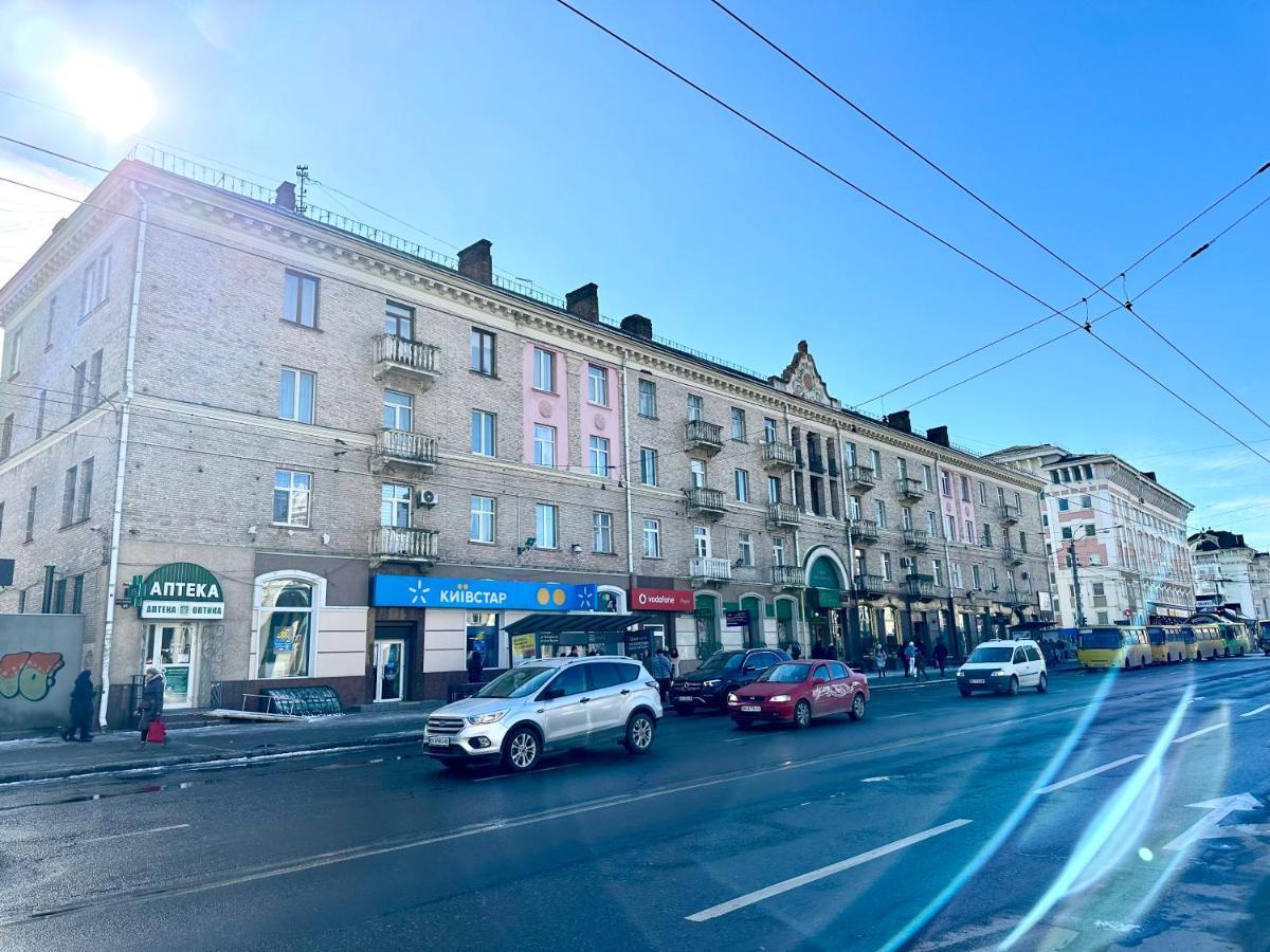 Lux Apartments In The City Center With A Coffee Machine, View Of A Theater, Near Zlata Plaza 리우네 외부 사진